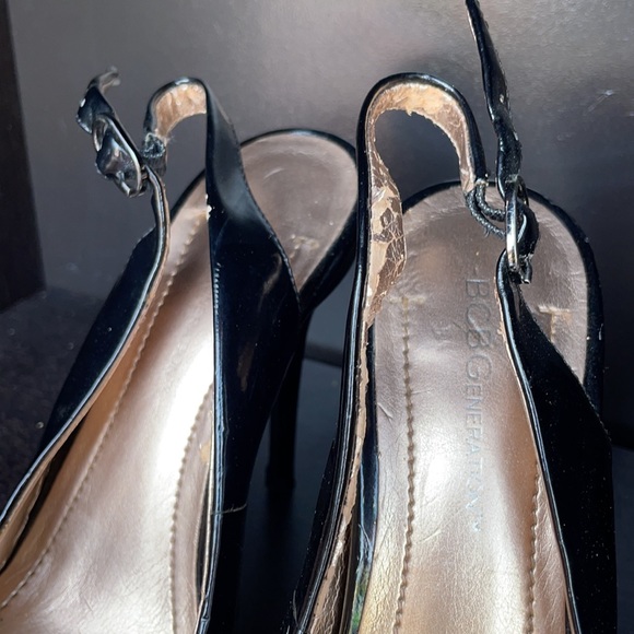 BCBG open toe pumps. - Picture 4 of 5